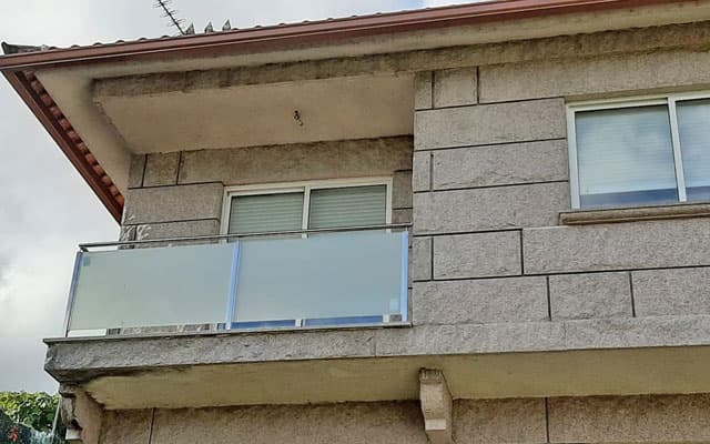 Servicios de carpintería metálica en Moaña